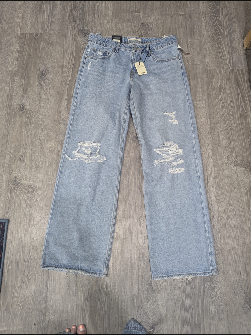 Levi’s Low Loose Distressed Wide Leg Jeans – 29 NWT